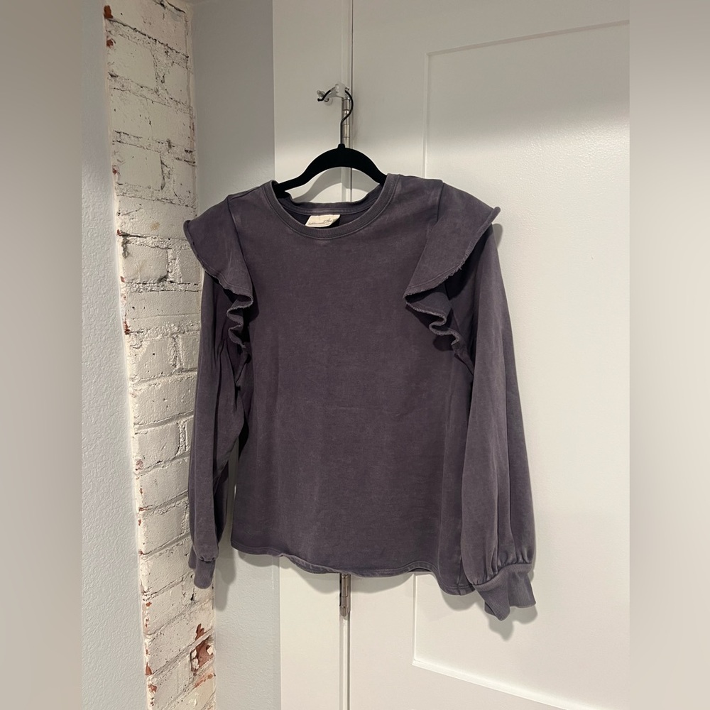 Women’s Universal Threads/Target 100% cotton ruffle shoulder sweatshirt, size M